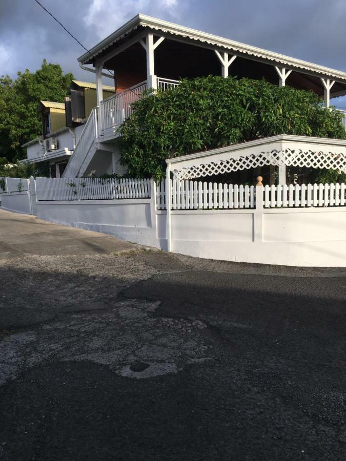 Chez Ninette Pres Des Sources Chaudes Βίλα Bouillante Εξωτερικό φωτογραφία